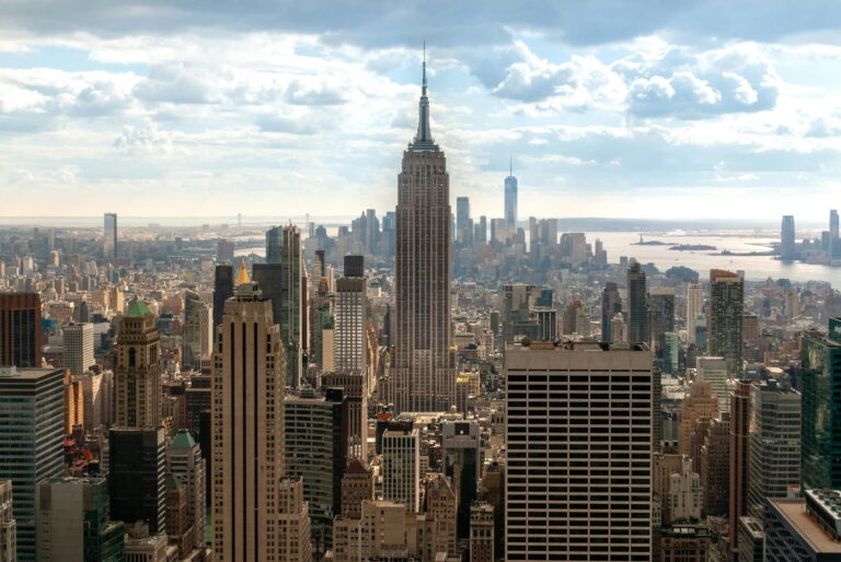 Foundation New York - Manhattan skyline investment platform